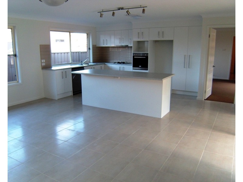 4 Quartz Place, Cameron Park NSW 2285