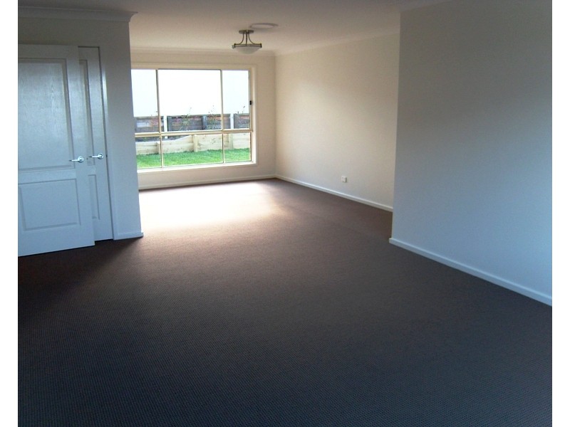 4 Quartz Place, Cameron Park NSW 2285