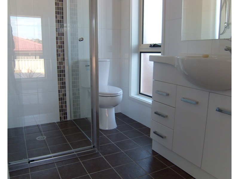 4 Quartz Place, Cameron Park NSW 2285