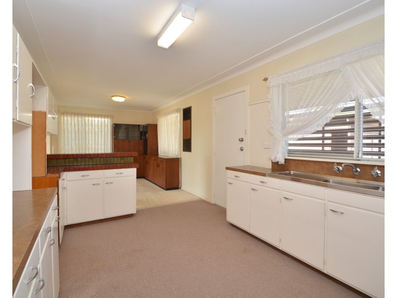 4 Weatherley Street, Booragul NSW 2284