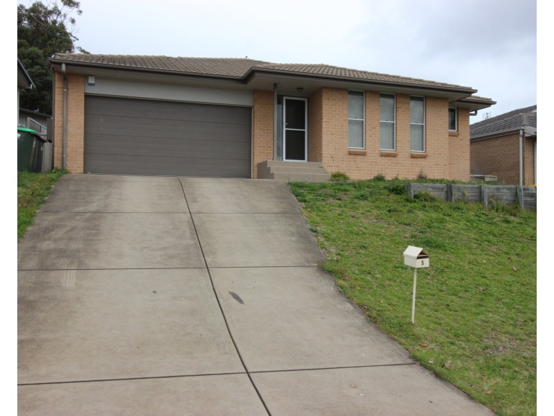 5 Clarkstone Avenue, Cameron Park NSW 2285