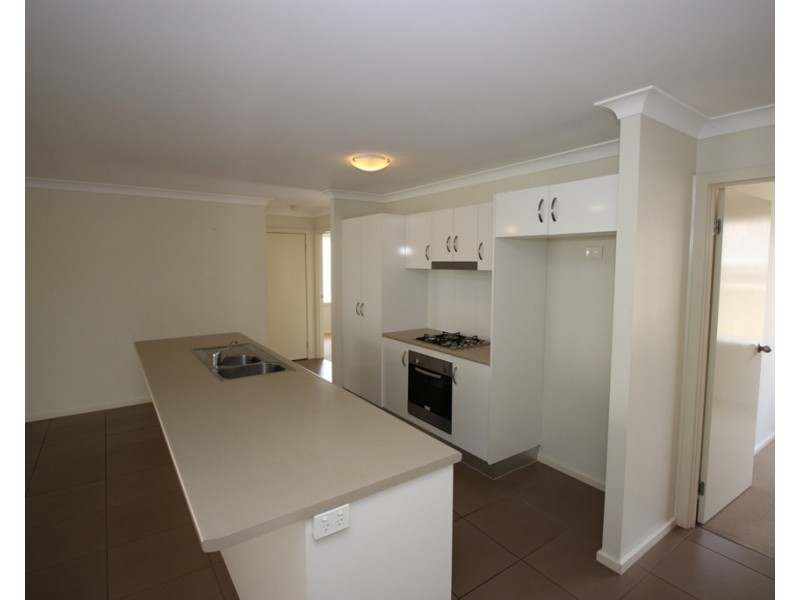 5 Clarkstone Avenue, Cameron Park NSW 2285