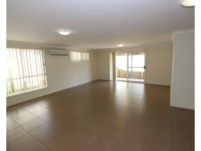 5 Clarkstone Avenue, Cameron Park NSW 2285