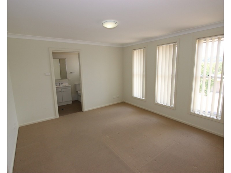 5 Clarkstone Avenue, Cameron Park NSW 2285