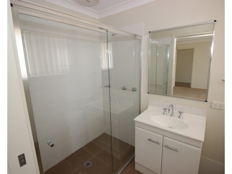 5 Clarkstone Avenue, Cameron Park NSW 2285