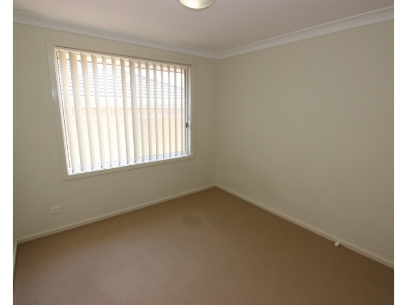 5 Clarkstone Avenue, Cameron Park NSW 2285