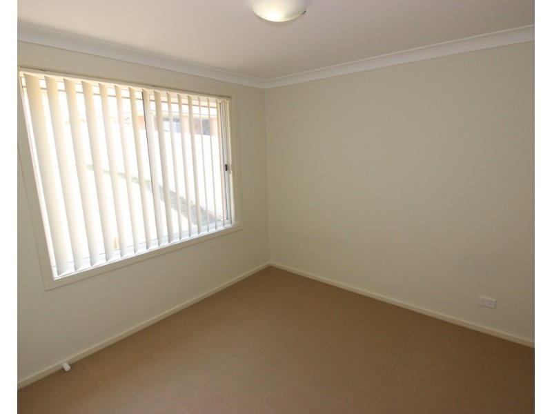 5 Clarkstone Avenue, Cameron Park NSW 2285