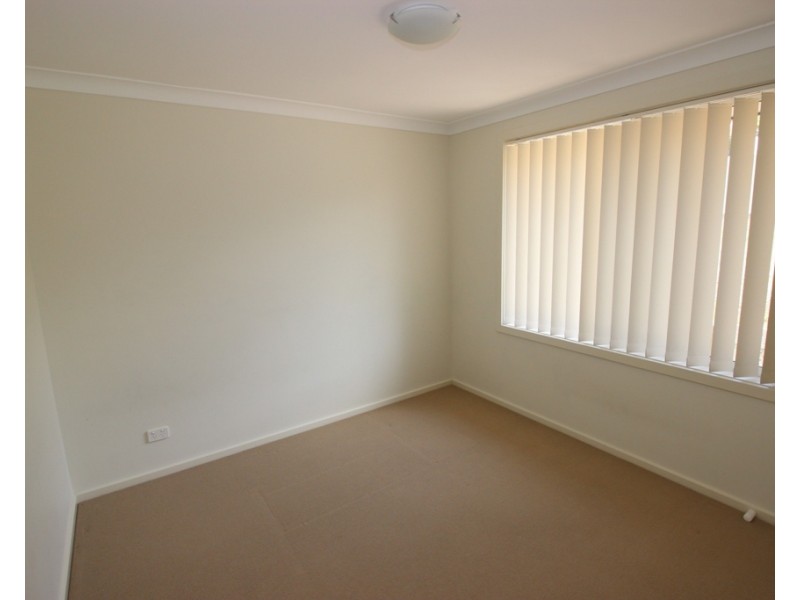 5 Clarkstone Avenue, Cameron Park NSW 2285
