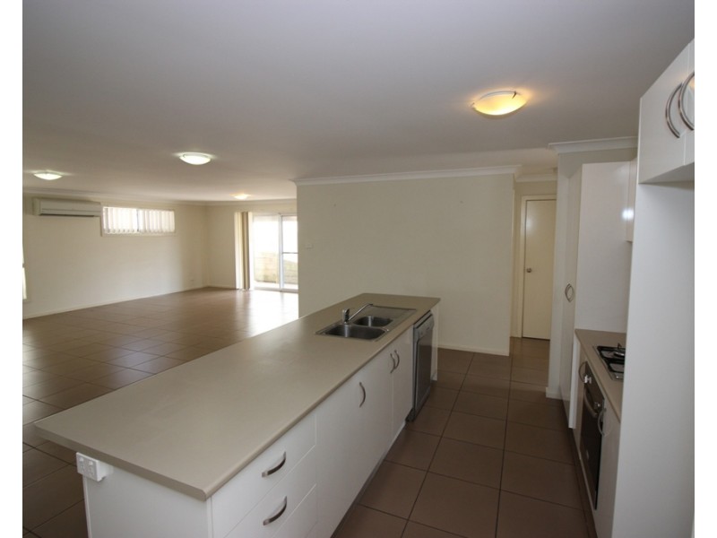 5 Clarkstone Avenue, Cameron Park NSW 2285