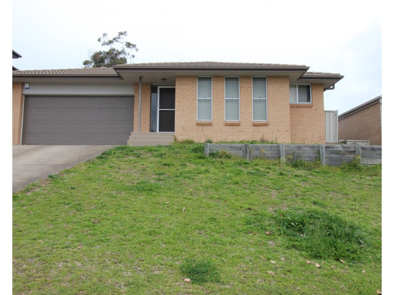 5 Clarkstone Avenue, Cameron Park NSW 2285