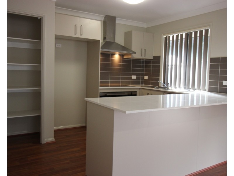17 Medina Place, Cameron Park NSW 2285