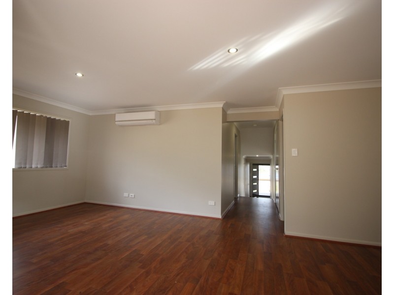 17 Medina Place, Cameron Park NSW 2285