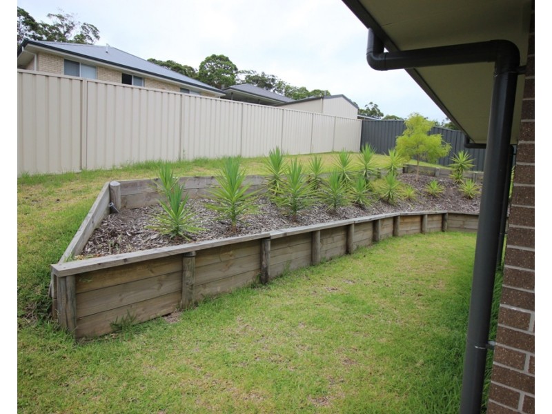 17 Medina Place, Cameron Park NSW 2285