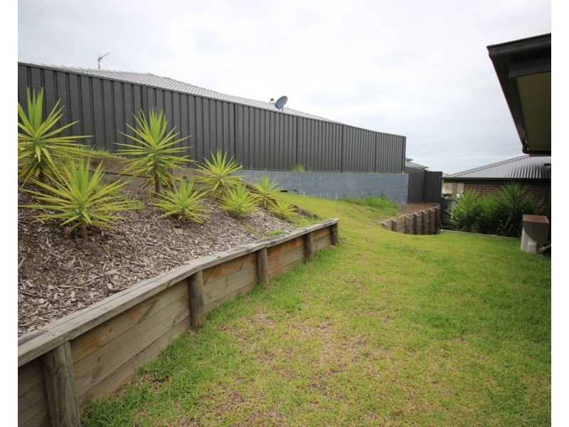 17 Medina Place, Cameron Park NSW 2285