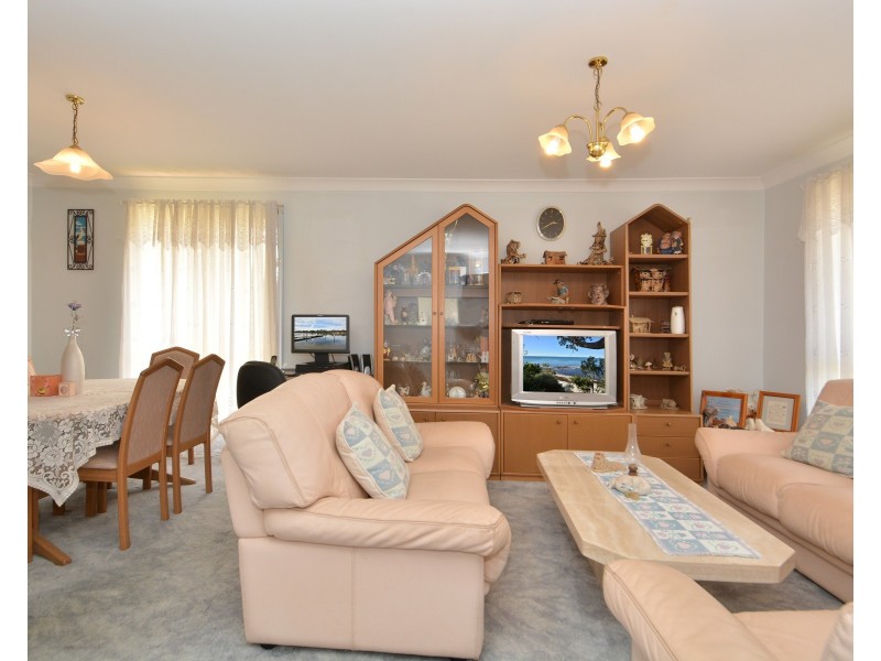 15 Grove Place, Cameron Park NSW 2285