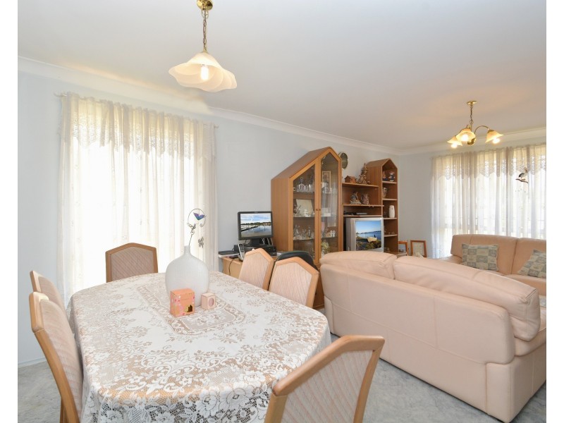 15 Grove Place, Cameron Park NSW 2285