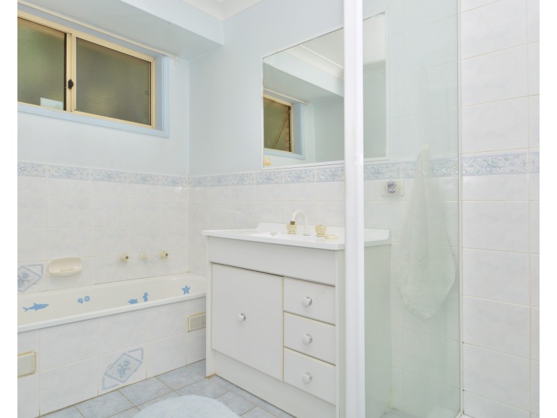 15 Grove Place, Cameron Park NSW 2285