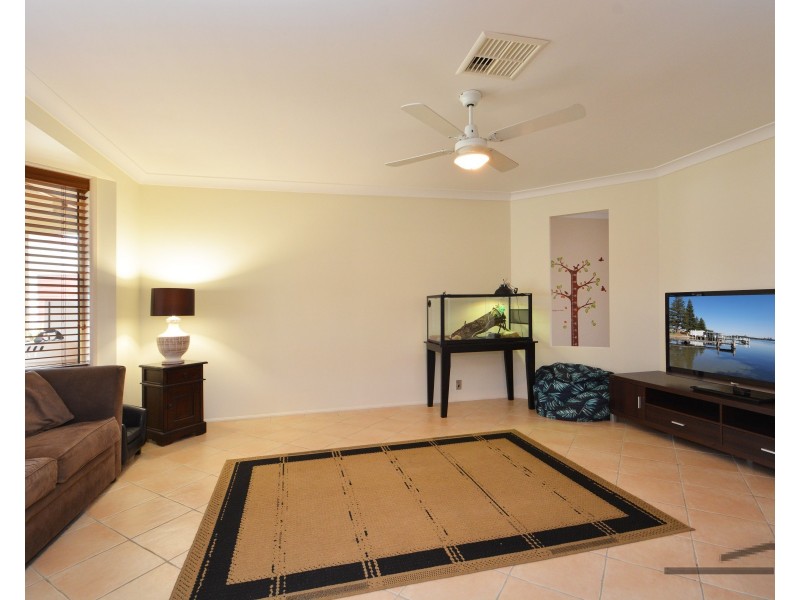 52 Springvale Circuit, Cameron Park NSW 2285