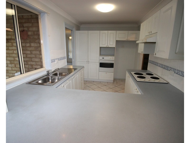 15 Grove Place, Cameron Park NSW 2285