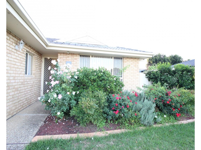 15 Grove Place, Cameron Park NSW 2285