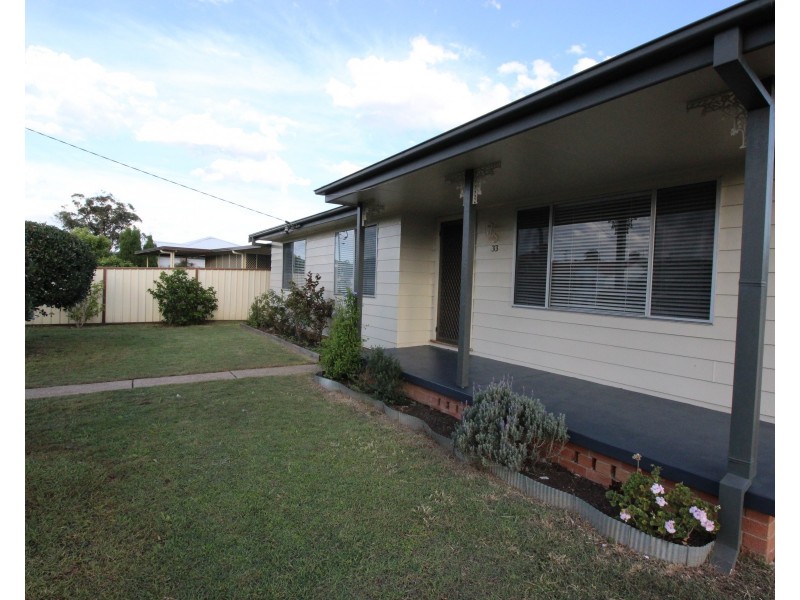 33 Renfrew Crescent, Edgeworth NSW 2285