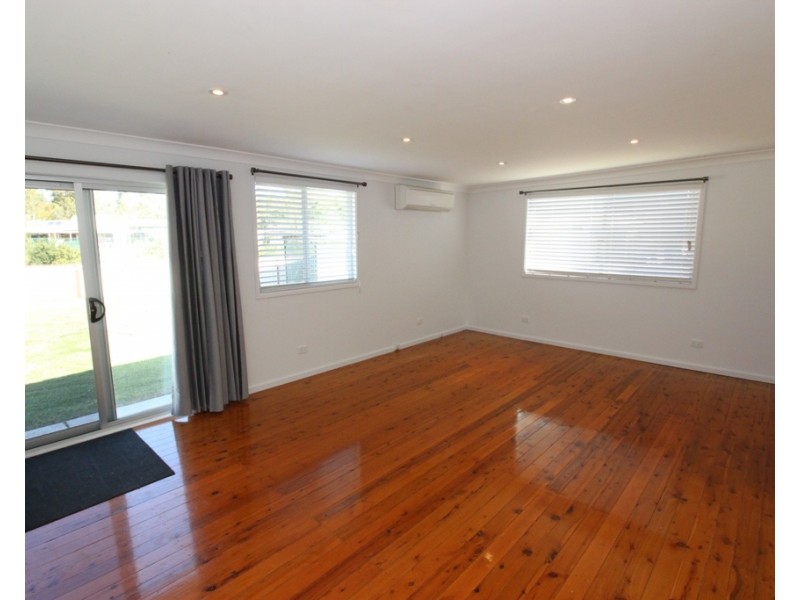 33 Renfrew Crescent, Edgeworth NSW 2285