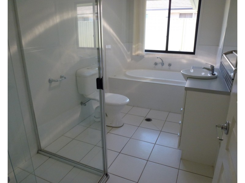 20 Lakeaire Circuit, Cameron Park NSW 2285