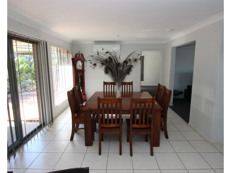 25 Medina Place, Cameron Park NSW 2285