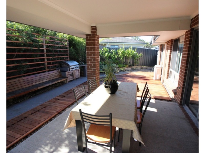 25 Medina Place, Cameron Park NSW 2285