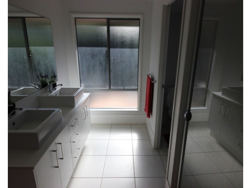 25 Medina Place, Cameron Park NSW 2285