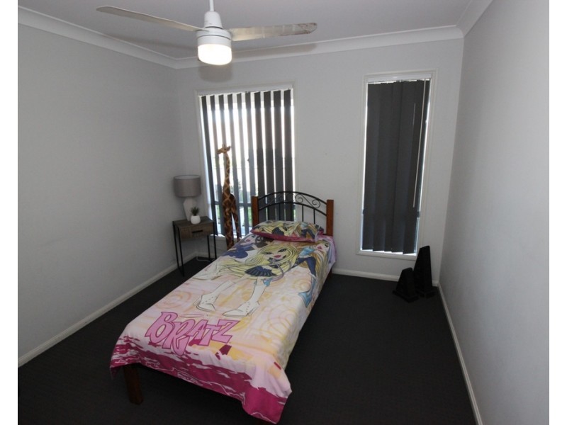 25 Medina Place, Cameron Park NSW 2285