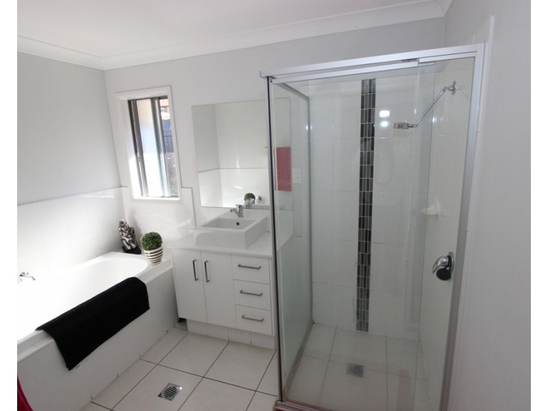 25 Medina Place, Cameron Park NSW 2285