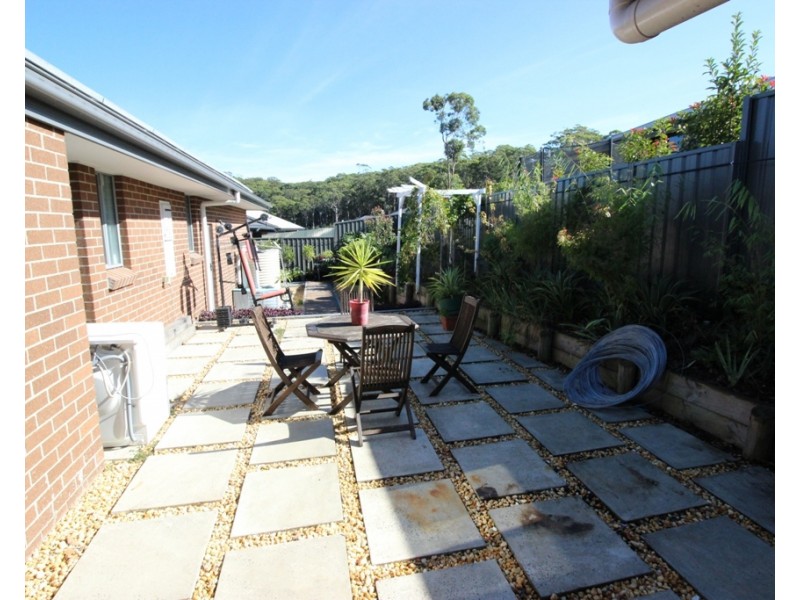 25 Medina Place, Cameron Park NSW 2285