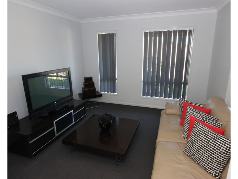 25 Medina Place, Cameron Park NSW 2285