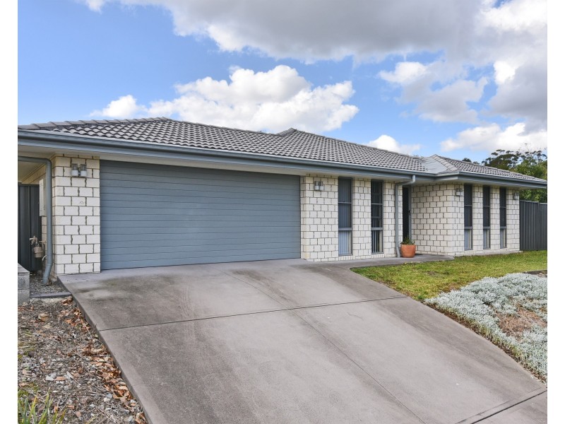 60 Constitution Drive, Cameron Park NSW 2285