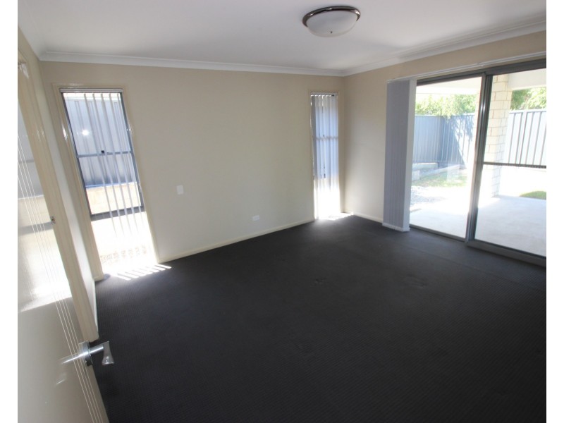 60 Constitution Drive, Cameron Park NSW 2285