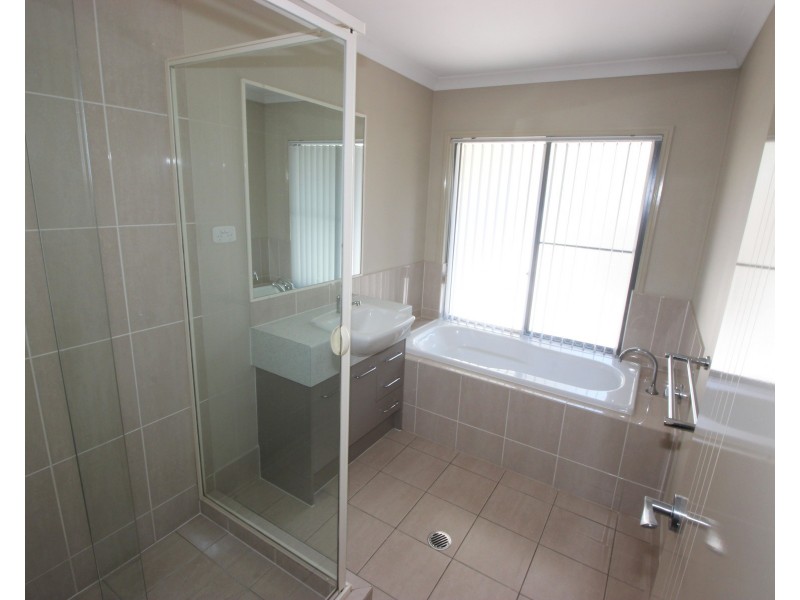 60 Constitution Drive, Cameron Park NSW 2285