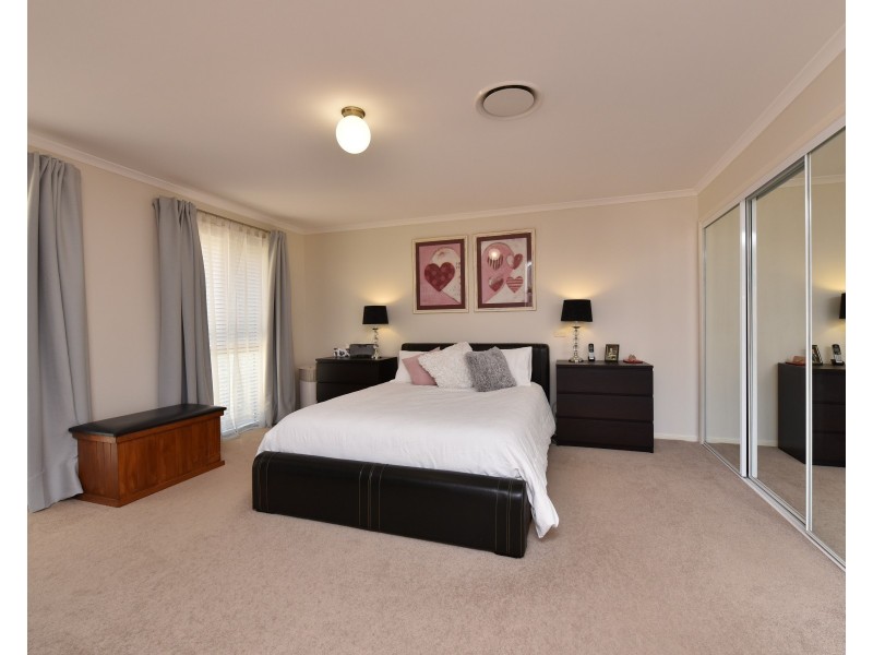 8 Morley Court, Cameron Park NSW 2285