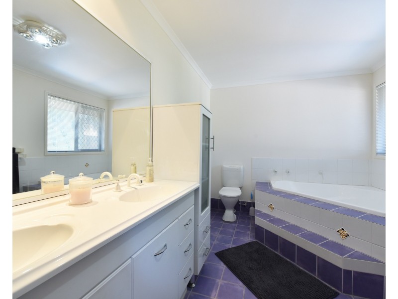 8 Morley Court, Cameron Park NSW 2285