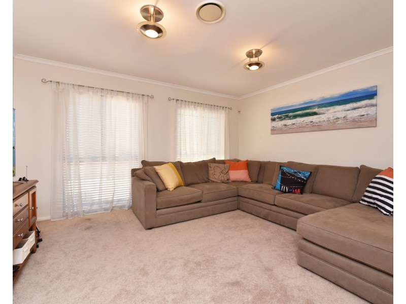 8 Morley Court, Cameron Park NSW 2285