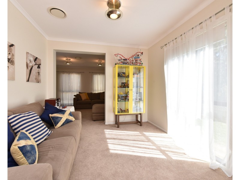 8 Morley Court, Cameron Park NSW 2285