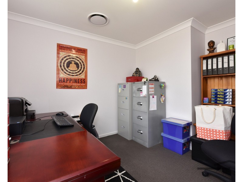 6 Galea Close, Cameron Park NSW 2285