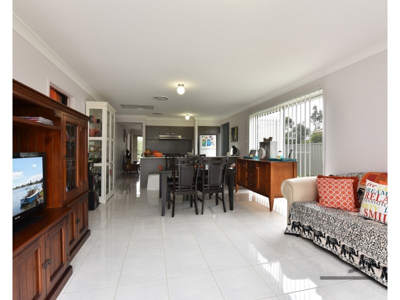 6 Galea Close, Cameron Park NSW 2285