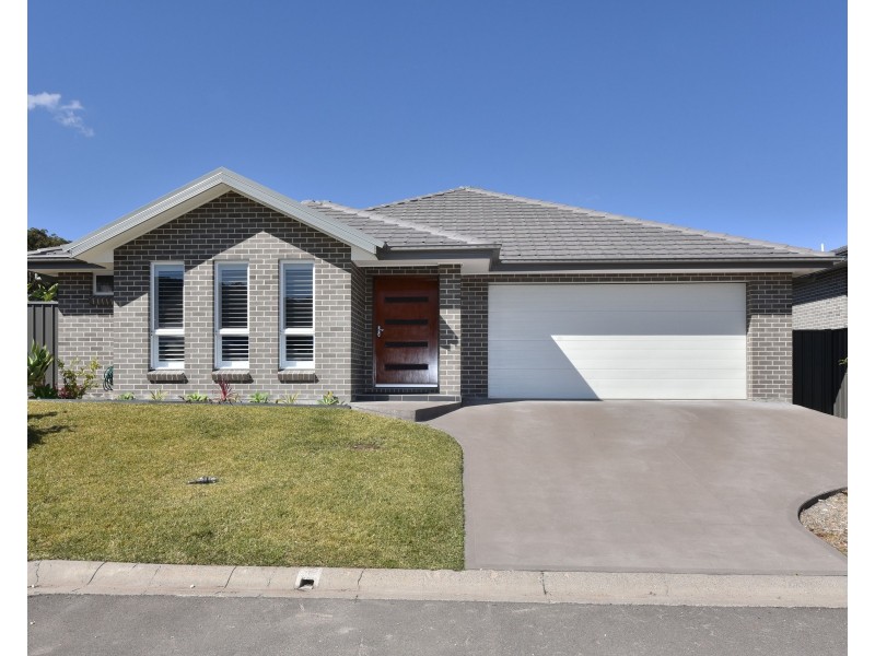 27 Medina Place, Cameron Park NSW 2285