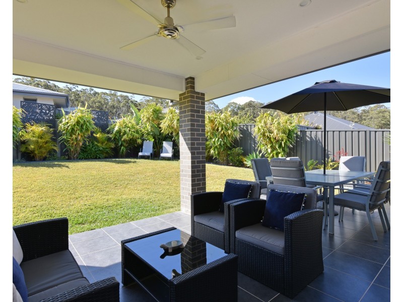 27 Medina Place, Cameron Park NSW 2285