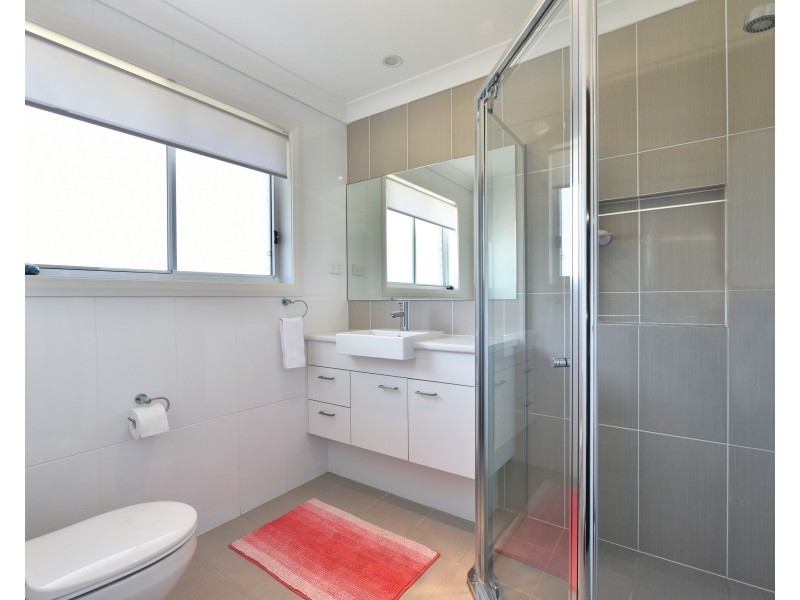 27 Medina Place, Cameron Park NSW 2285