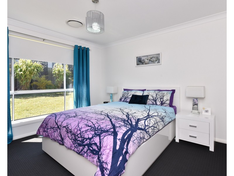 27 Medina Place, Cameron Park NSW 2285