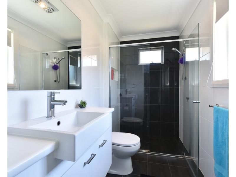 27 Medina Place, Cameron Park NSW 2285