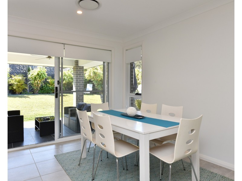 27 Medina Place, Cameron Park NSW 2285