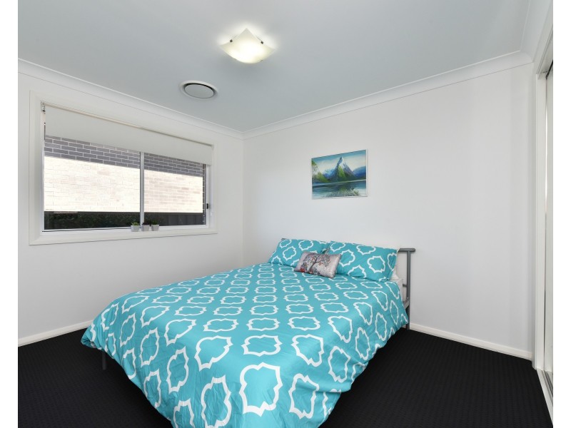 27 Medina Place, Cameron Park NSW 2285